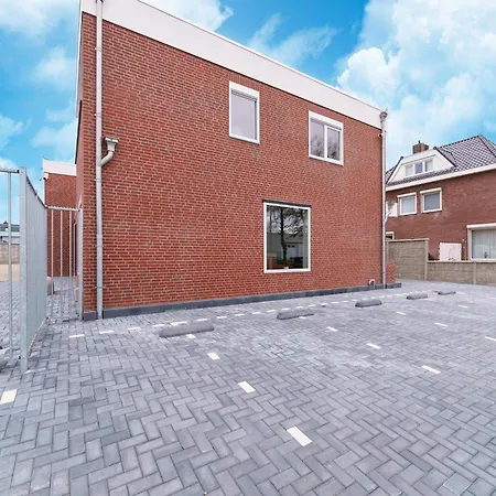 Holiday home Inviting With Terrace Landgraaf